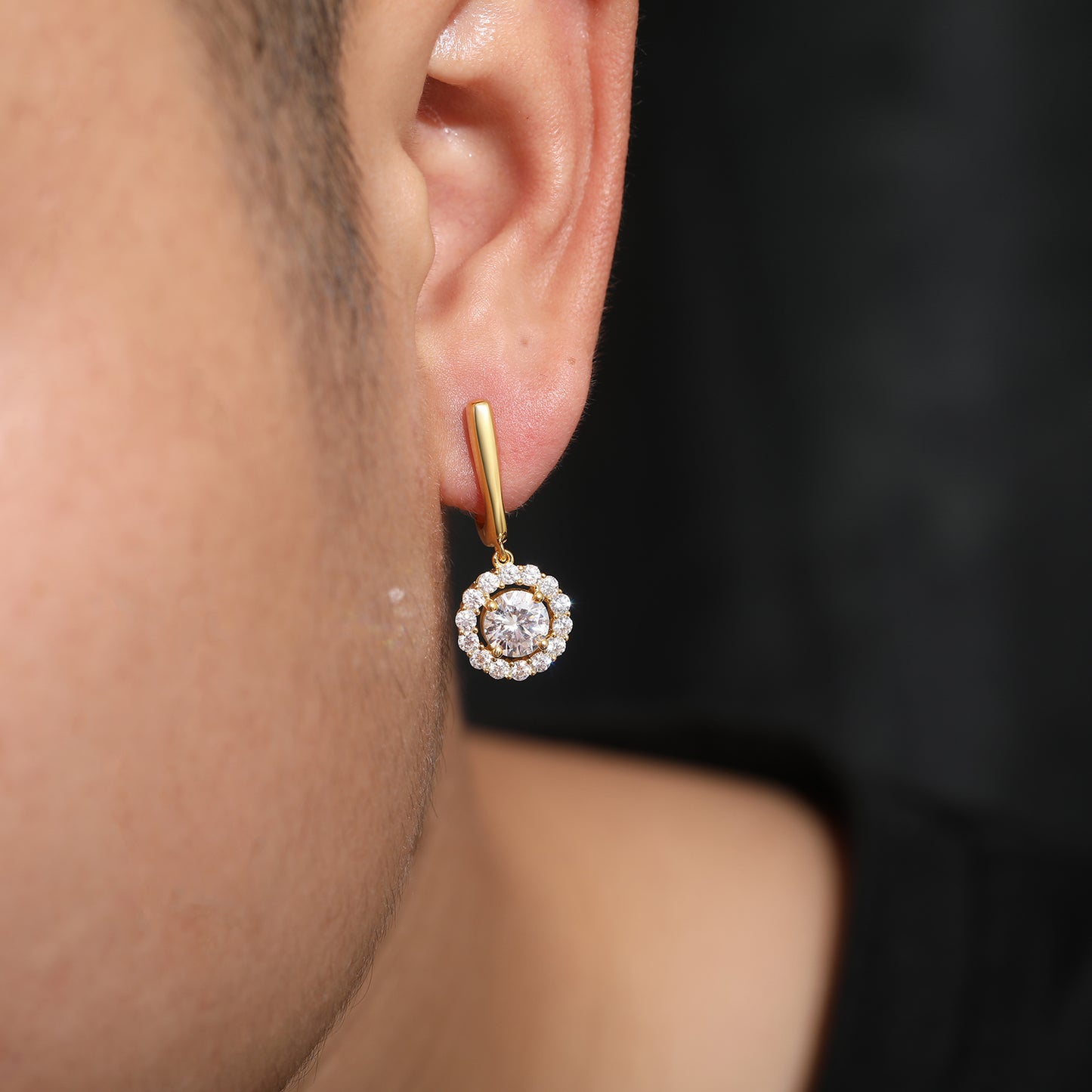 Dangling round cut earrings